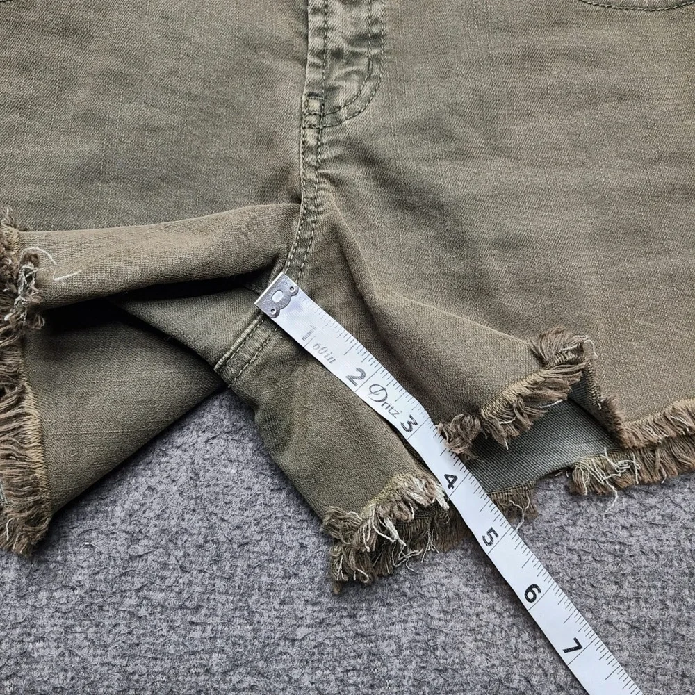 Refuge Denim Shorts Women‎ 2 Olive Green Excellent Frayed Raw Hem Low Rise